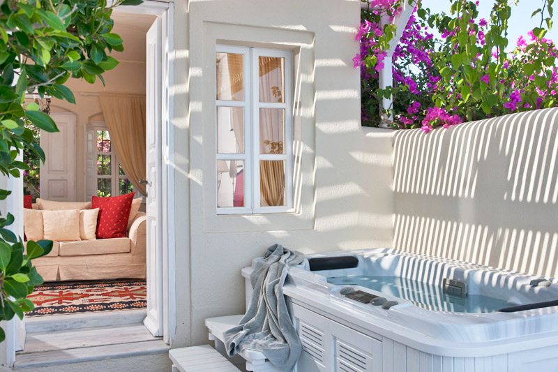 Canaves Suites