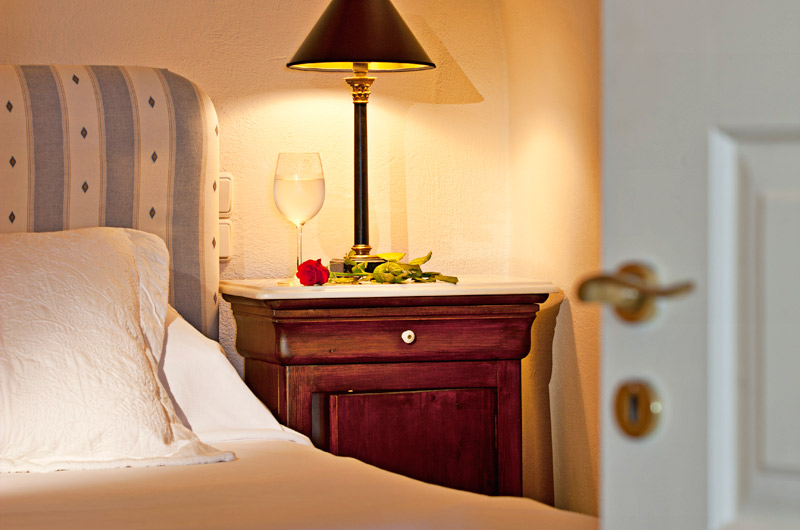 Canaves Suites